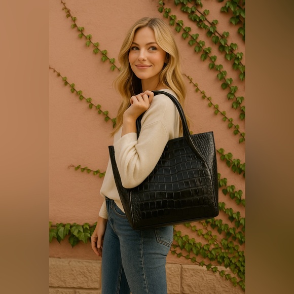 Bevini Croc embossed patent leather bag - Picture 13 of 13